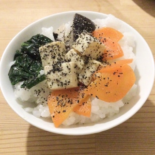 椎茸と野菜と豆腐の煮物丼♪